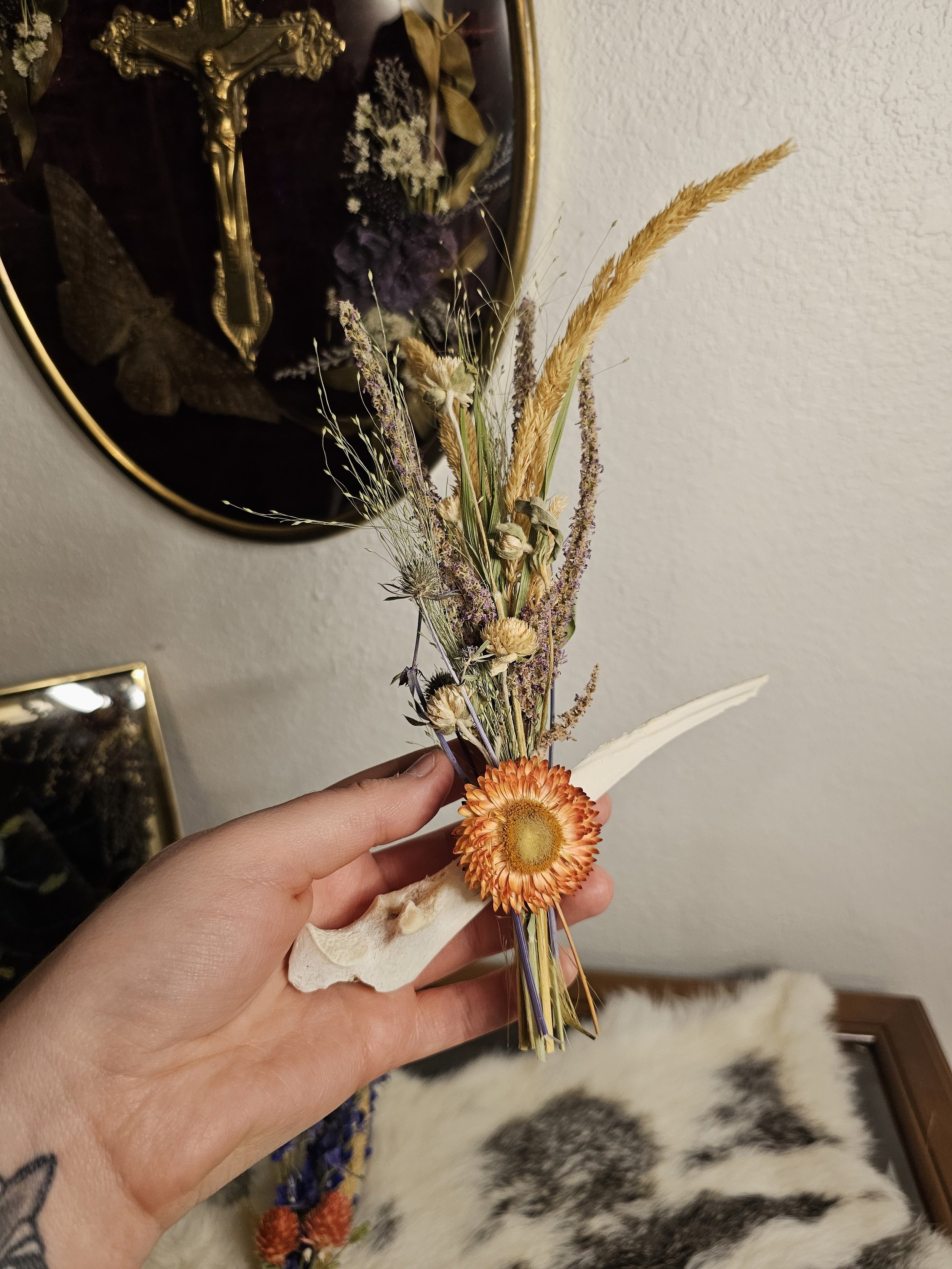 Vertebrae Bouquet 1
