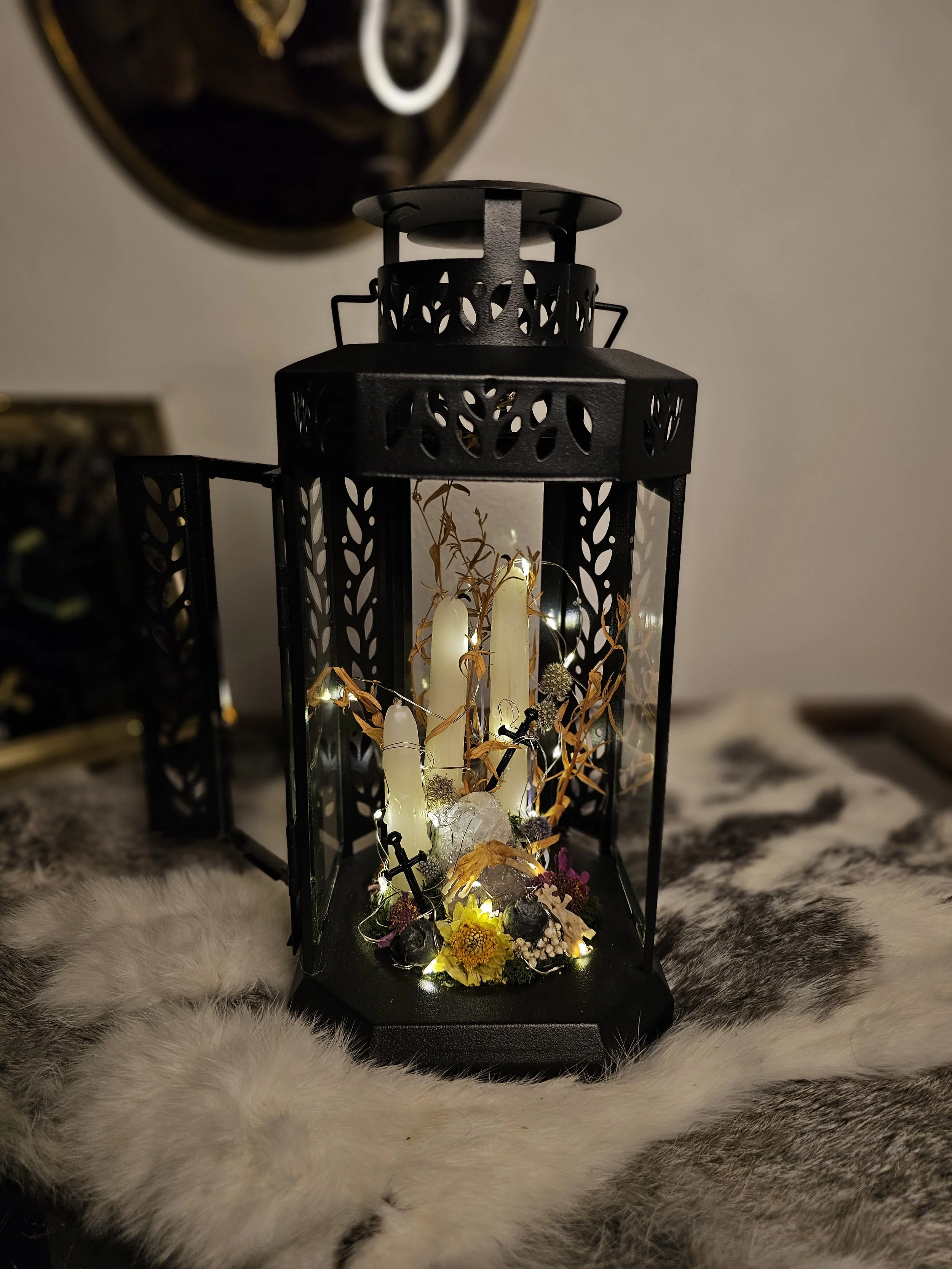 Squirrel Arm Lantern