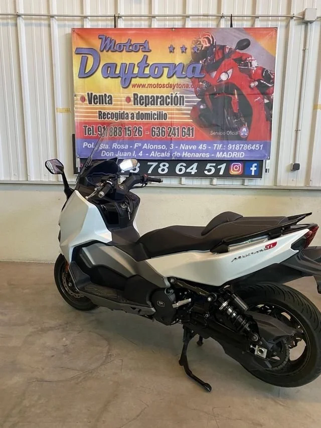 SYM 500 TL 03.jpg