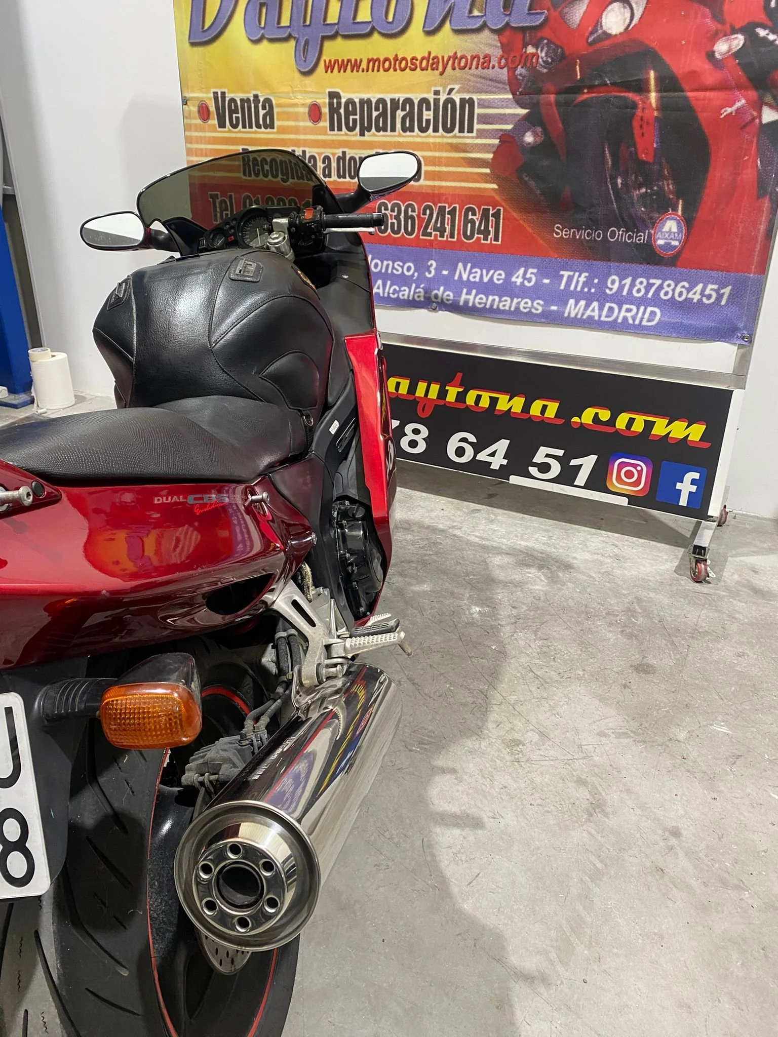 CBR 1100  XX 02.jpeg