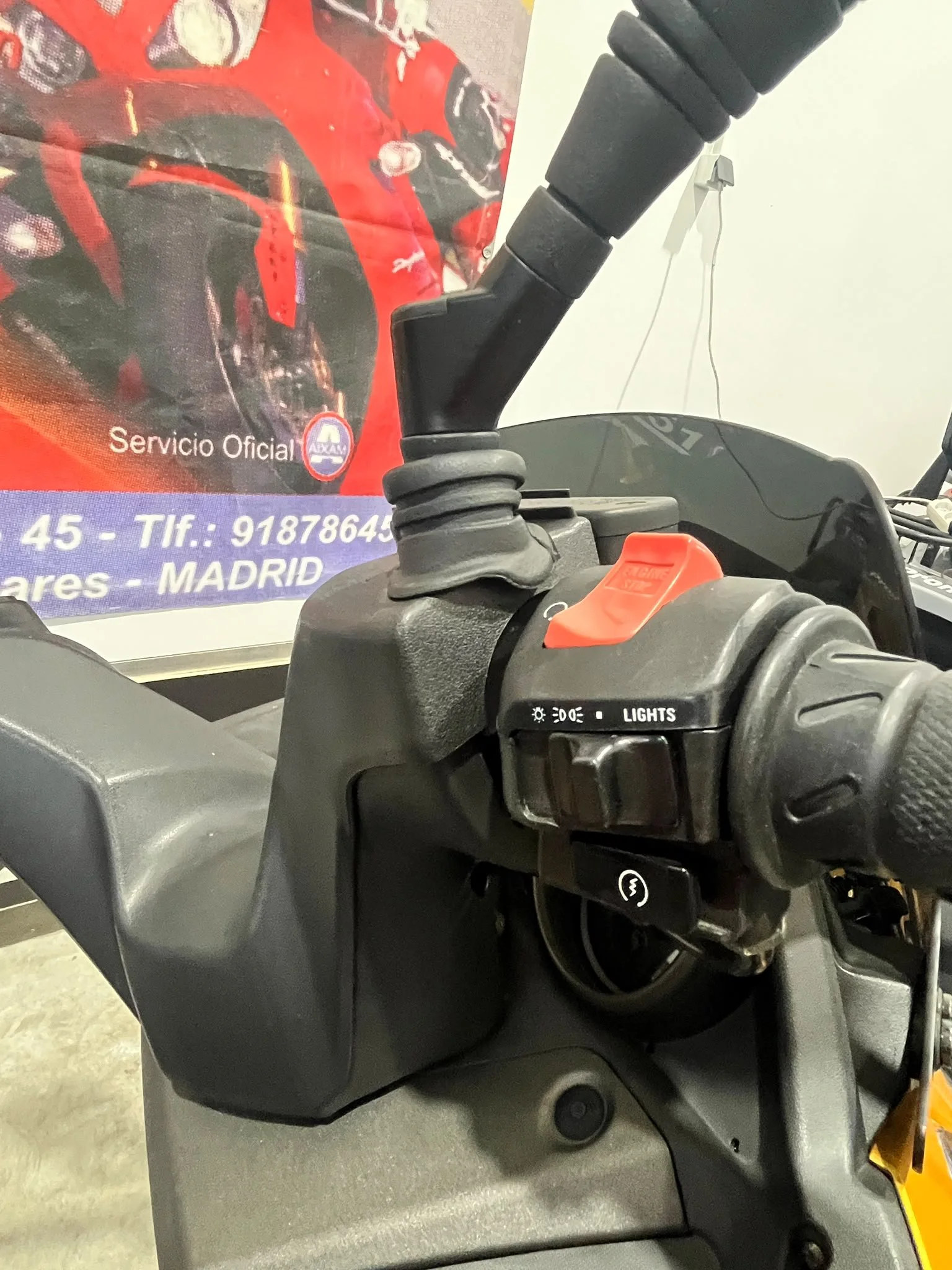 Kymco Superdink 125 07.jpeg