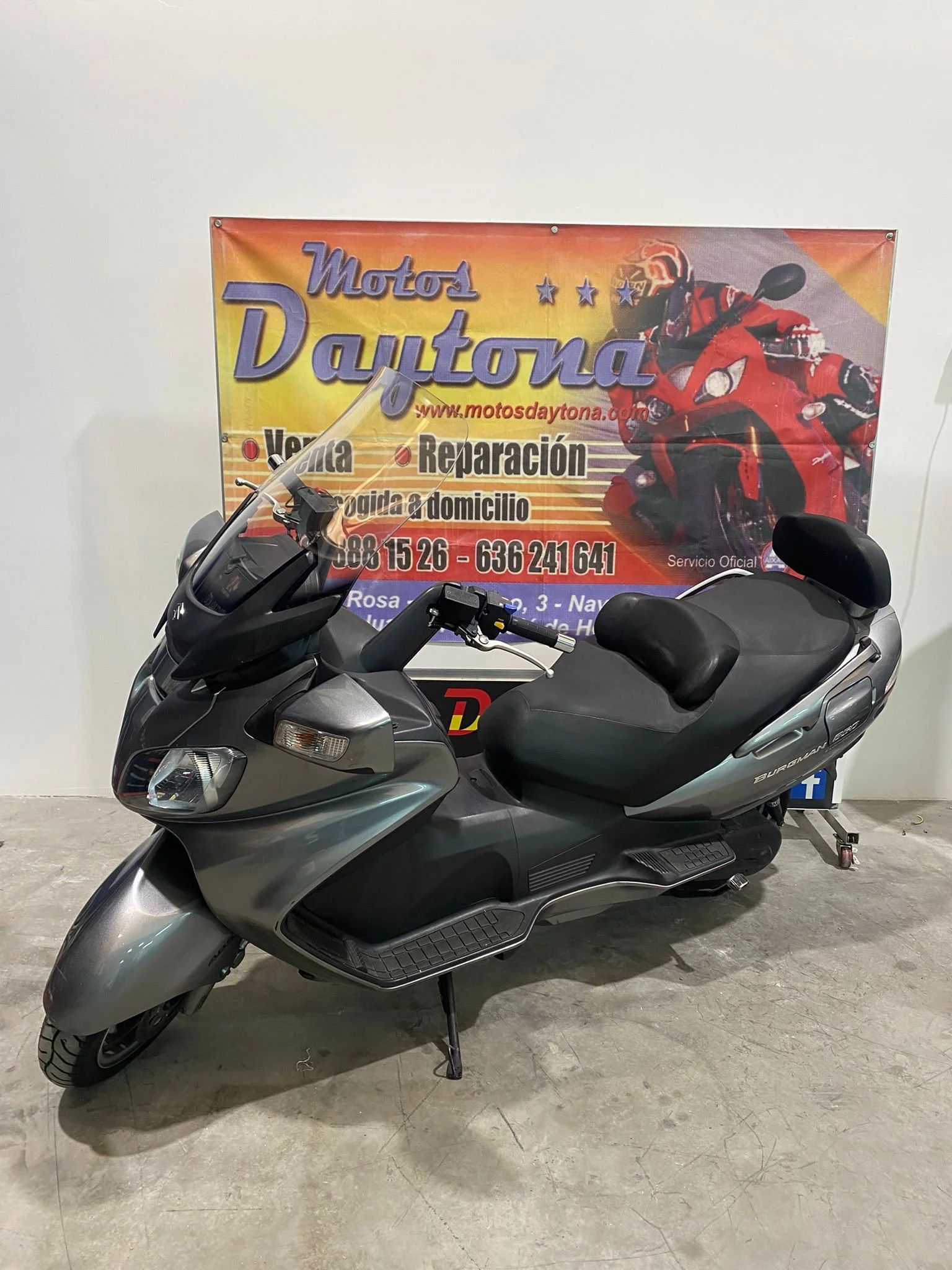 Burgman 650 01.jpeg