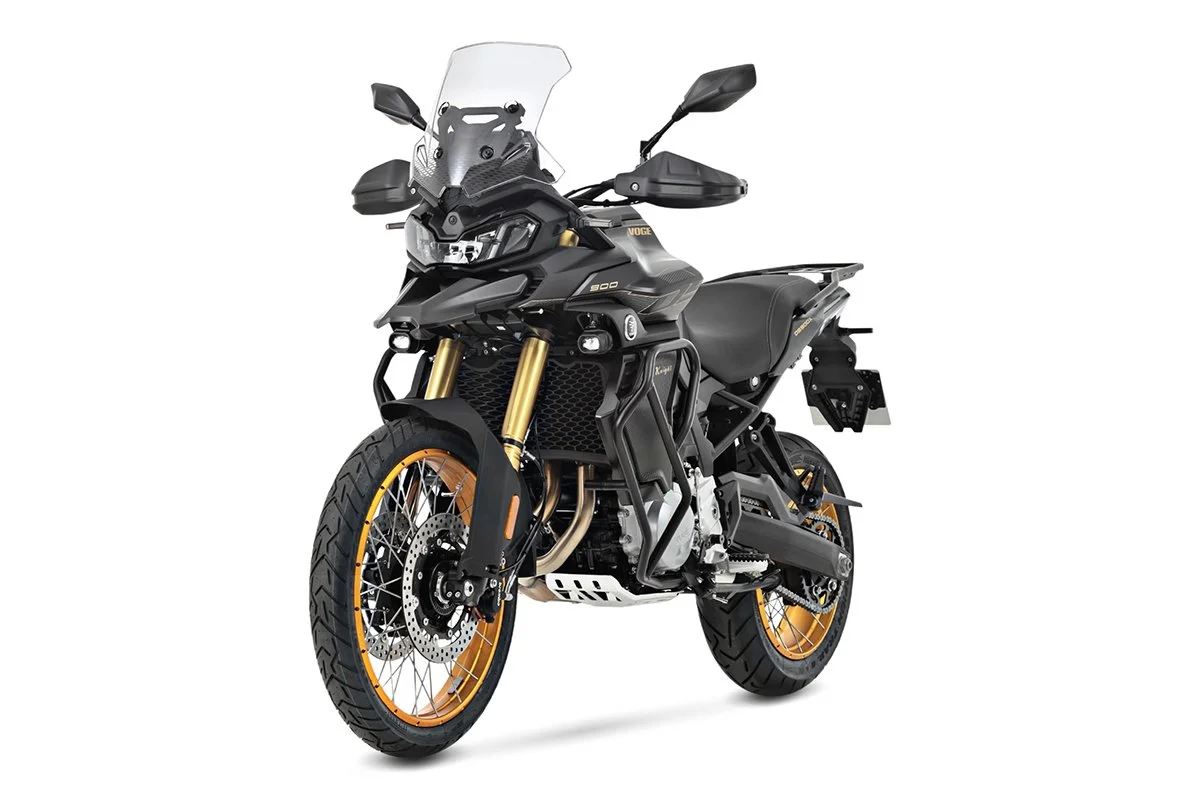 Voge-900-DSX-negro-6.jpg