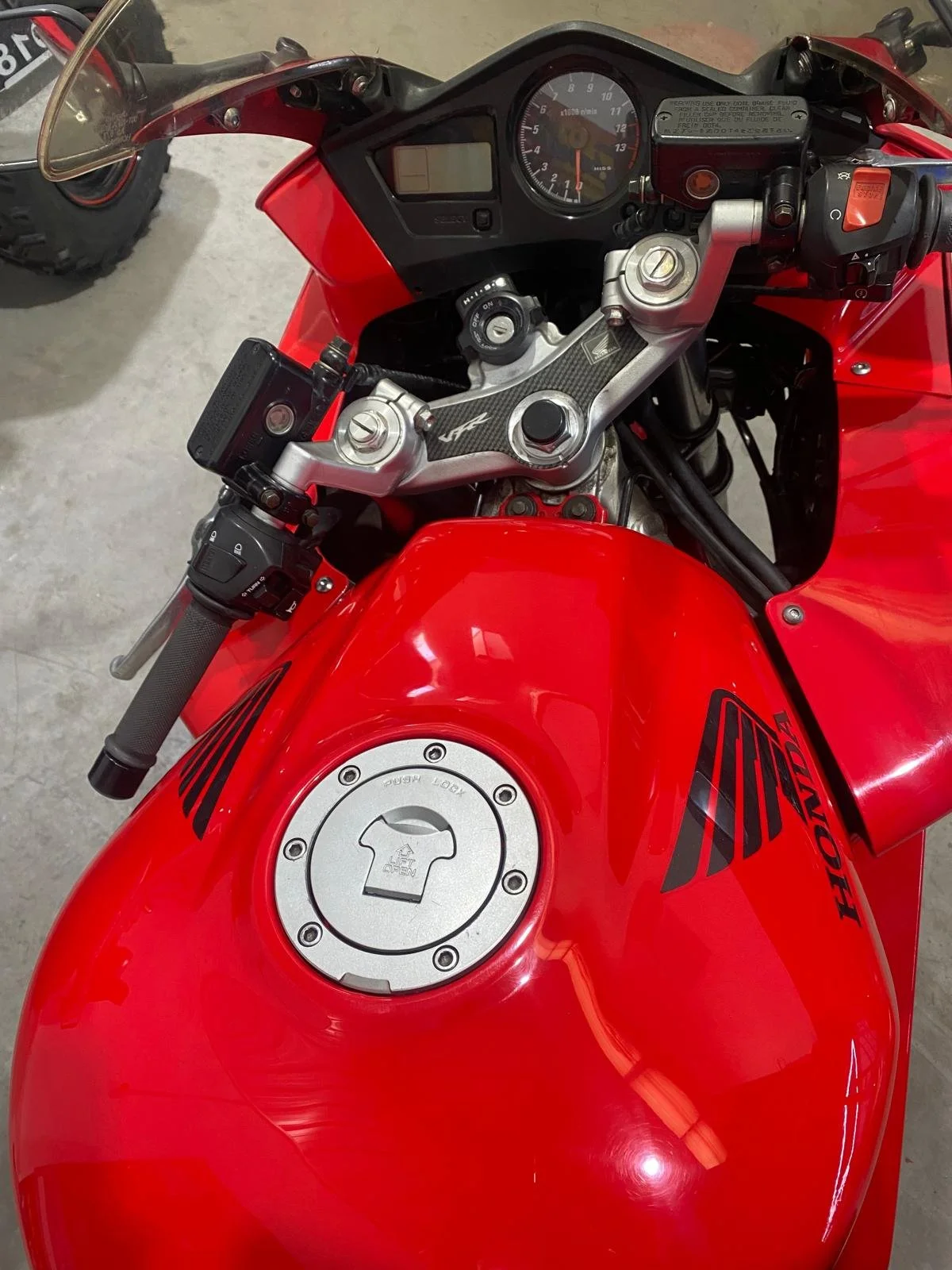 VFR800 02.jpeg