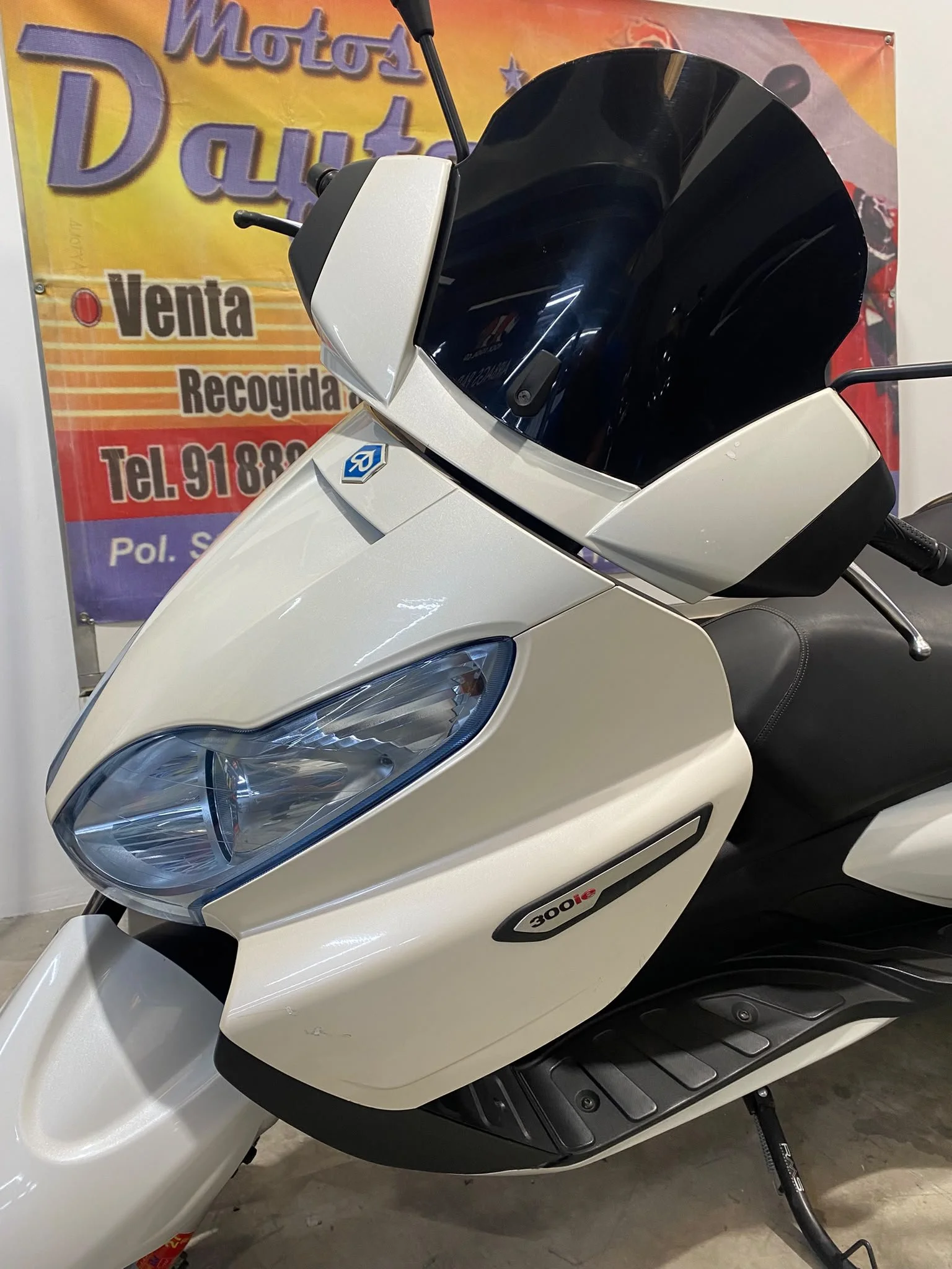 Piaggio 300 x7 09.jpeg