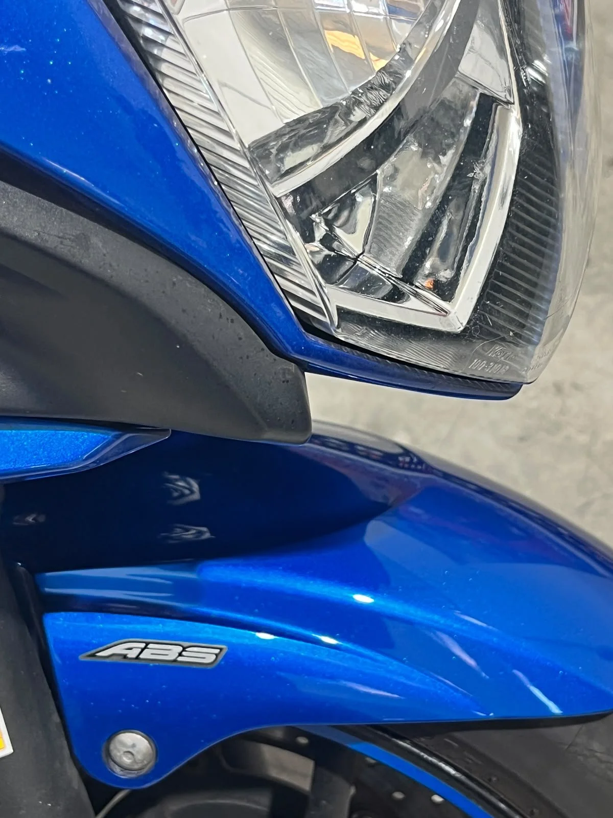 Yamaha XJ6 año 2010 azul 2261 GTL 02.jpeg
