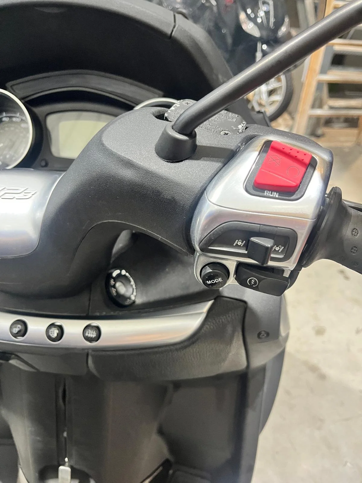 MP3 500 Sport ABS 19.jpeg
