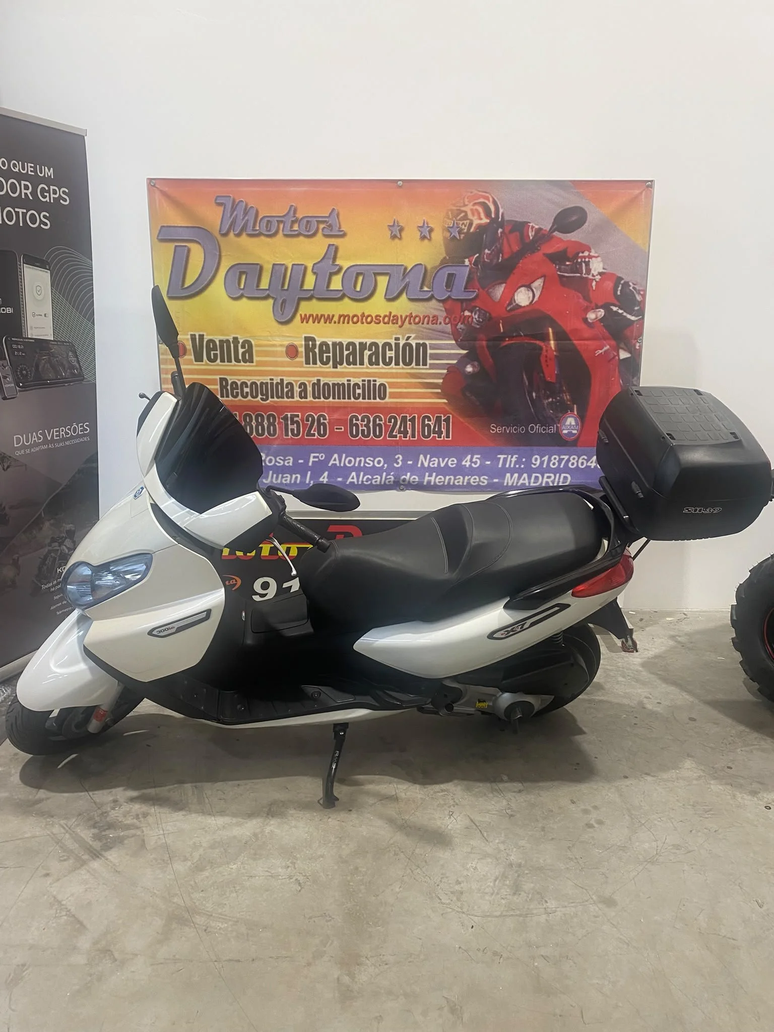 Piaggio 300 x7 00.jpeg