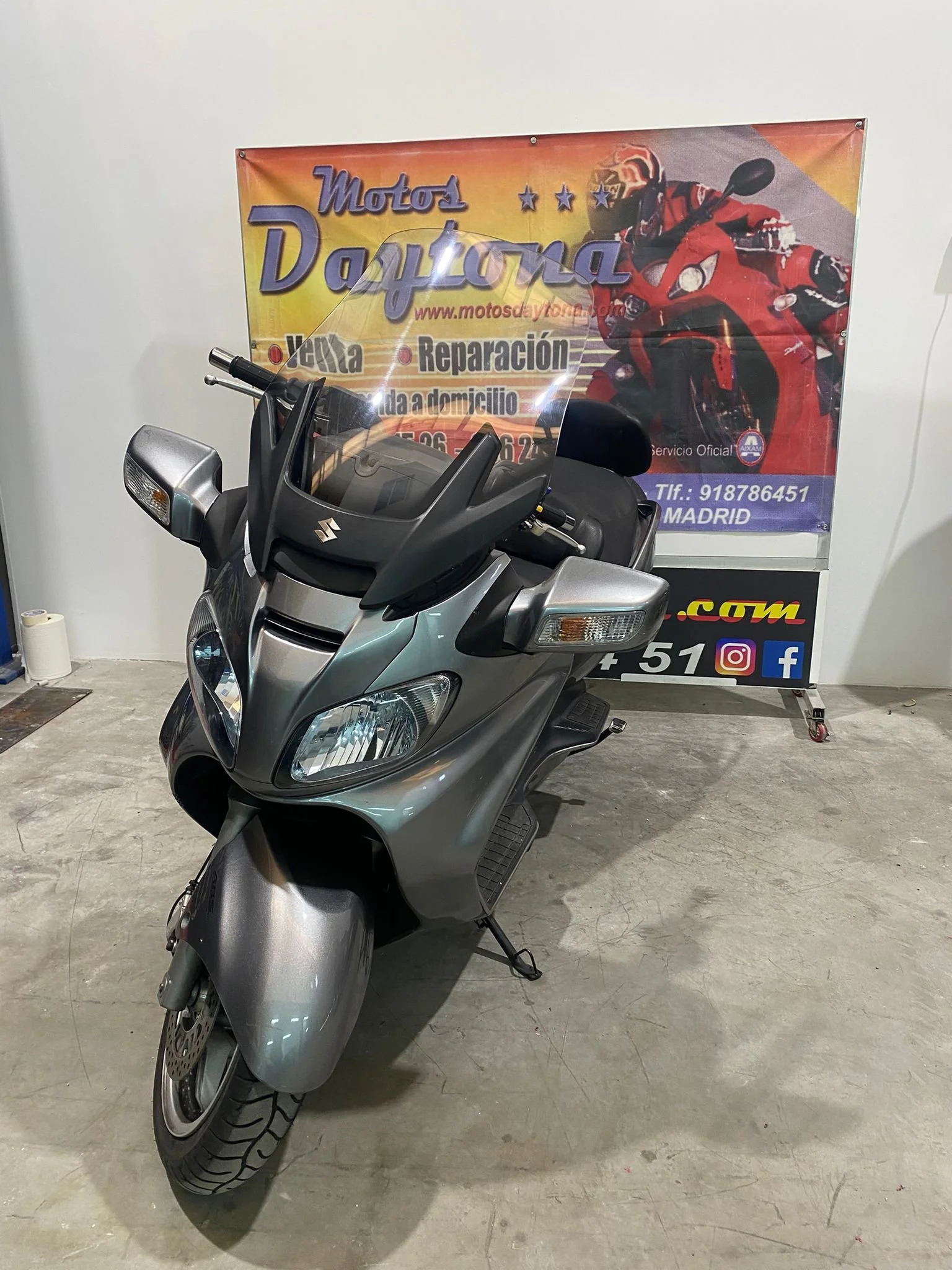 Burgman 650 02.jpeg