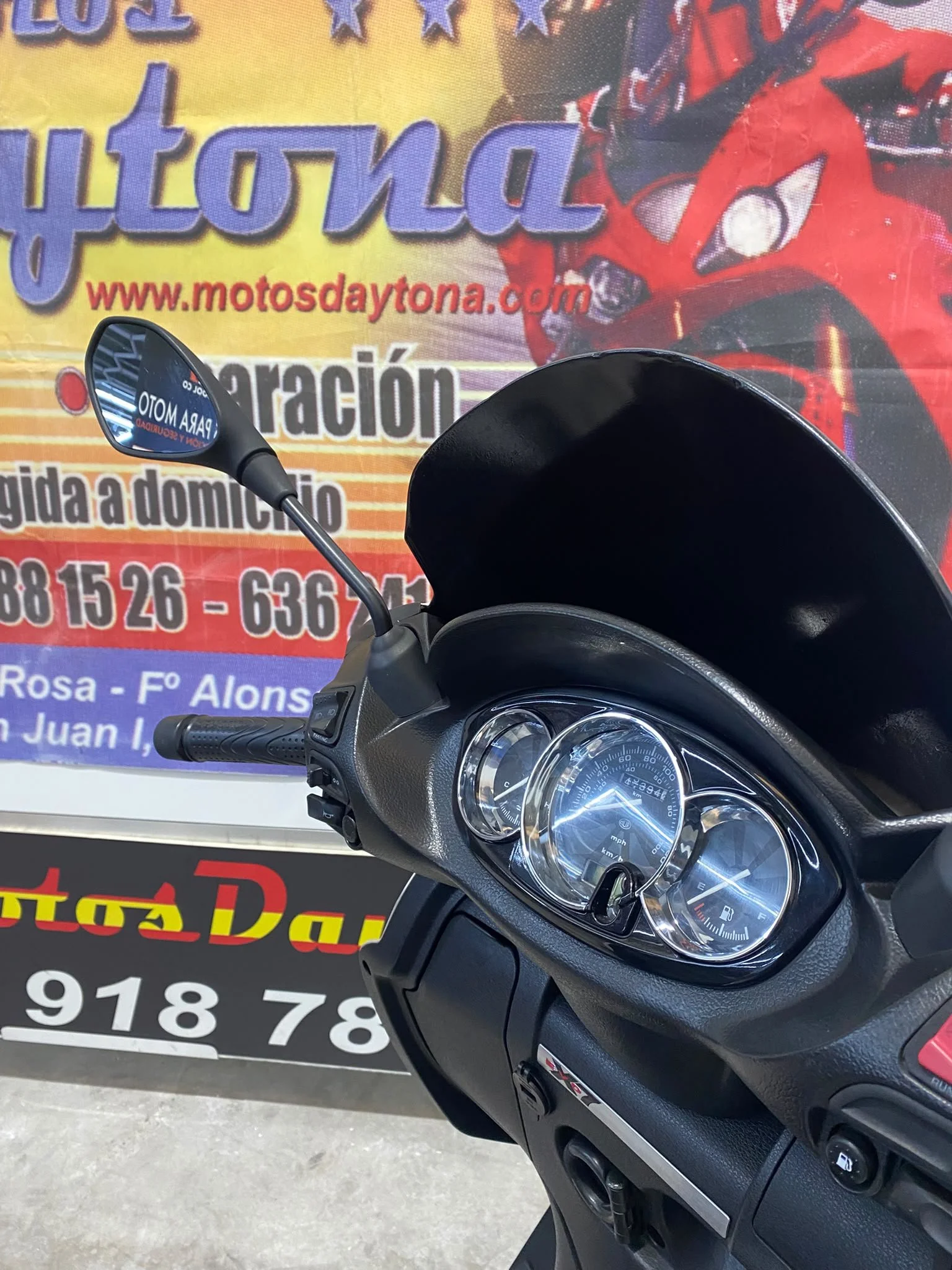 Piaggio 300 x7 03.jpeg