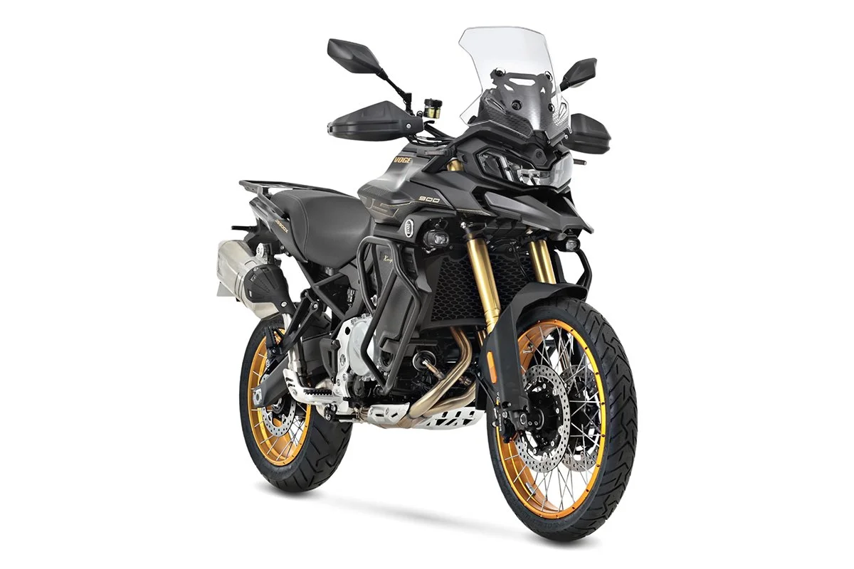 Voge-900-DSX-negro-2.jpg