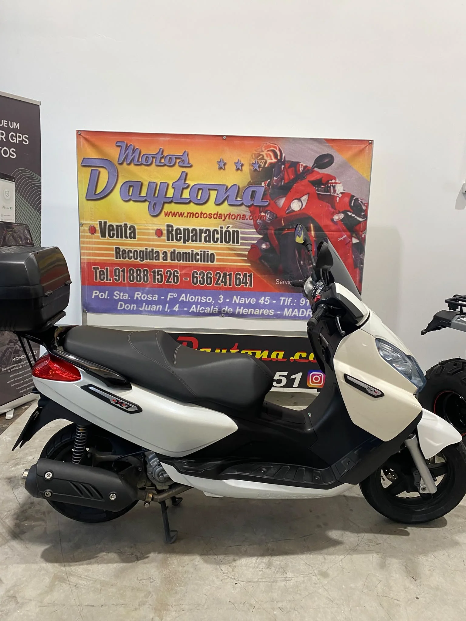 Piaggio 300 x7 01.jpeg