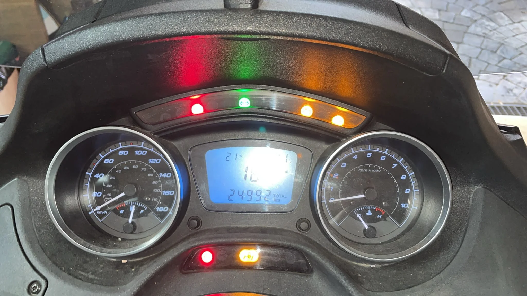MP3 500 25.000Km 6079KFY 01.jpeg