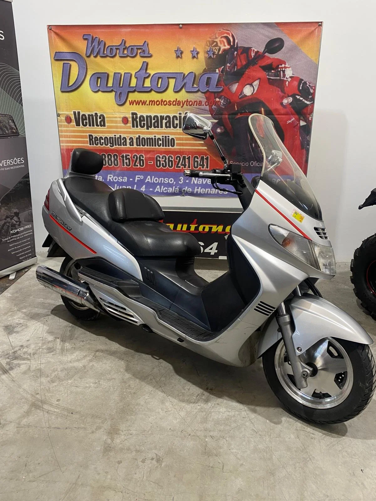 Burgman 400 01.jpeg