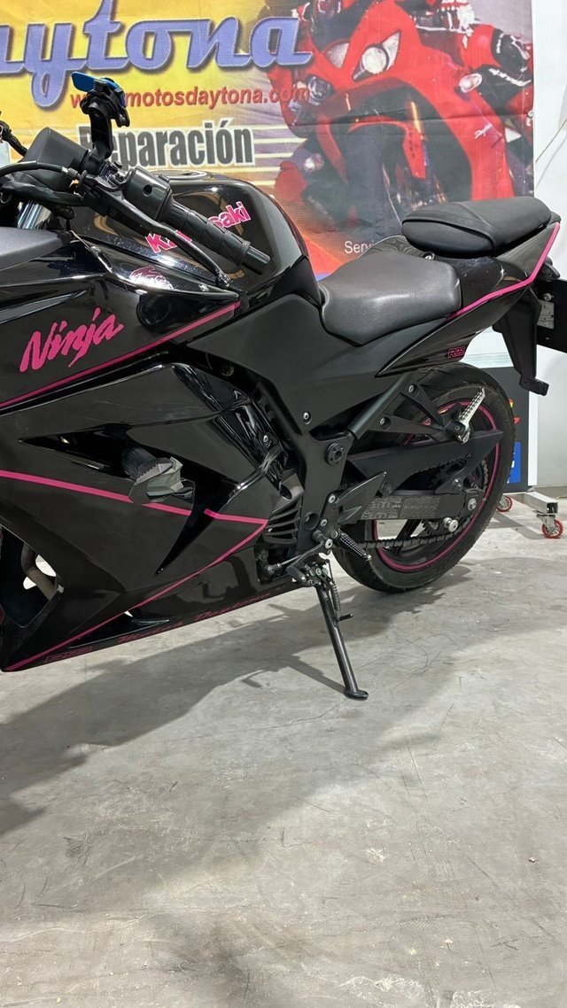 Kawasaki ninja 250 2009 03.jpg