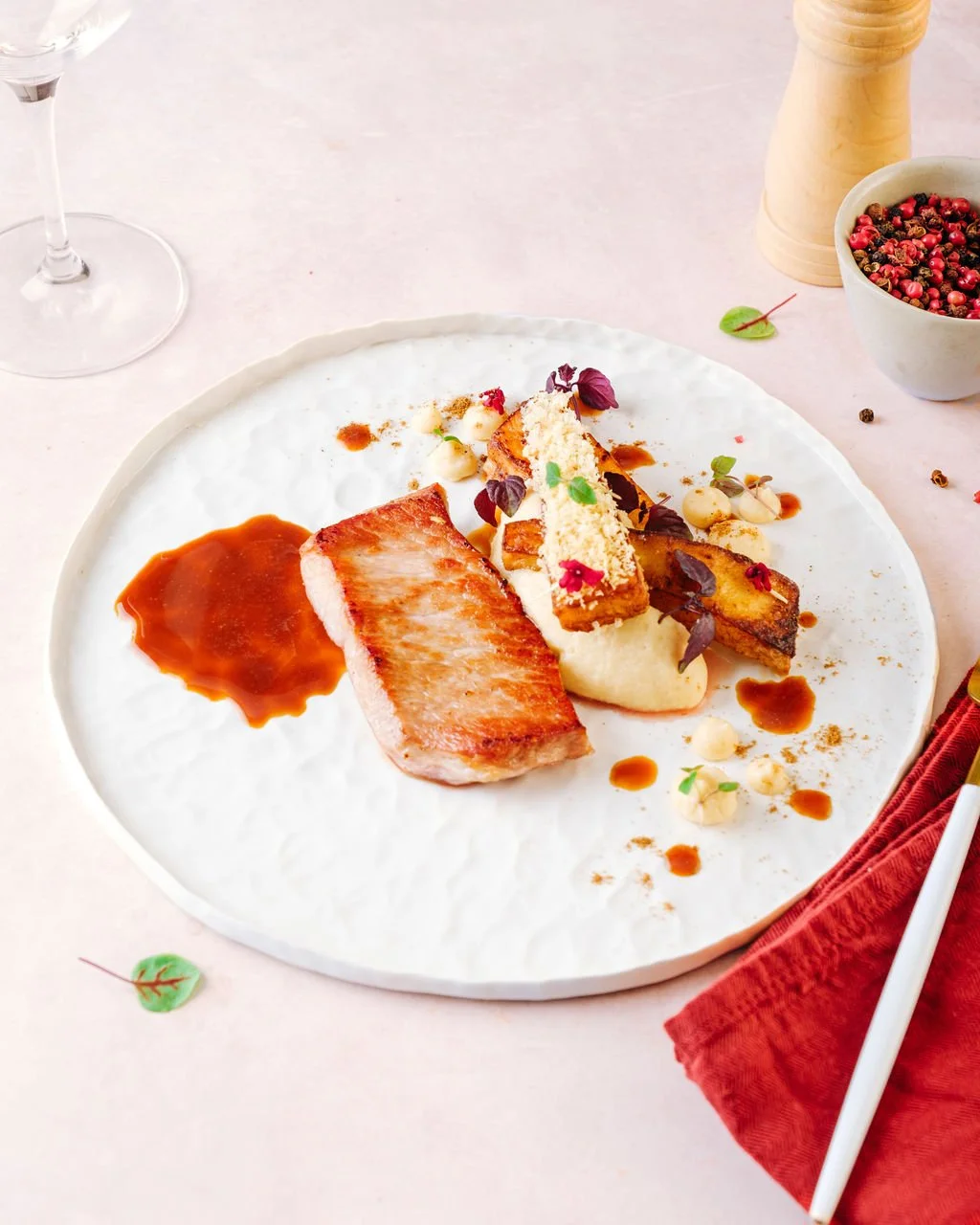 Visuel publicitaire pour l'IGP Porc du Sud-Ouest, stylisme et DA par La Cerise