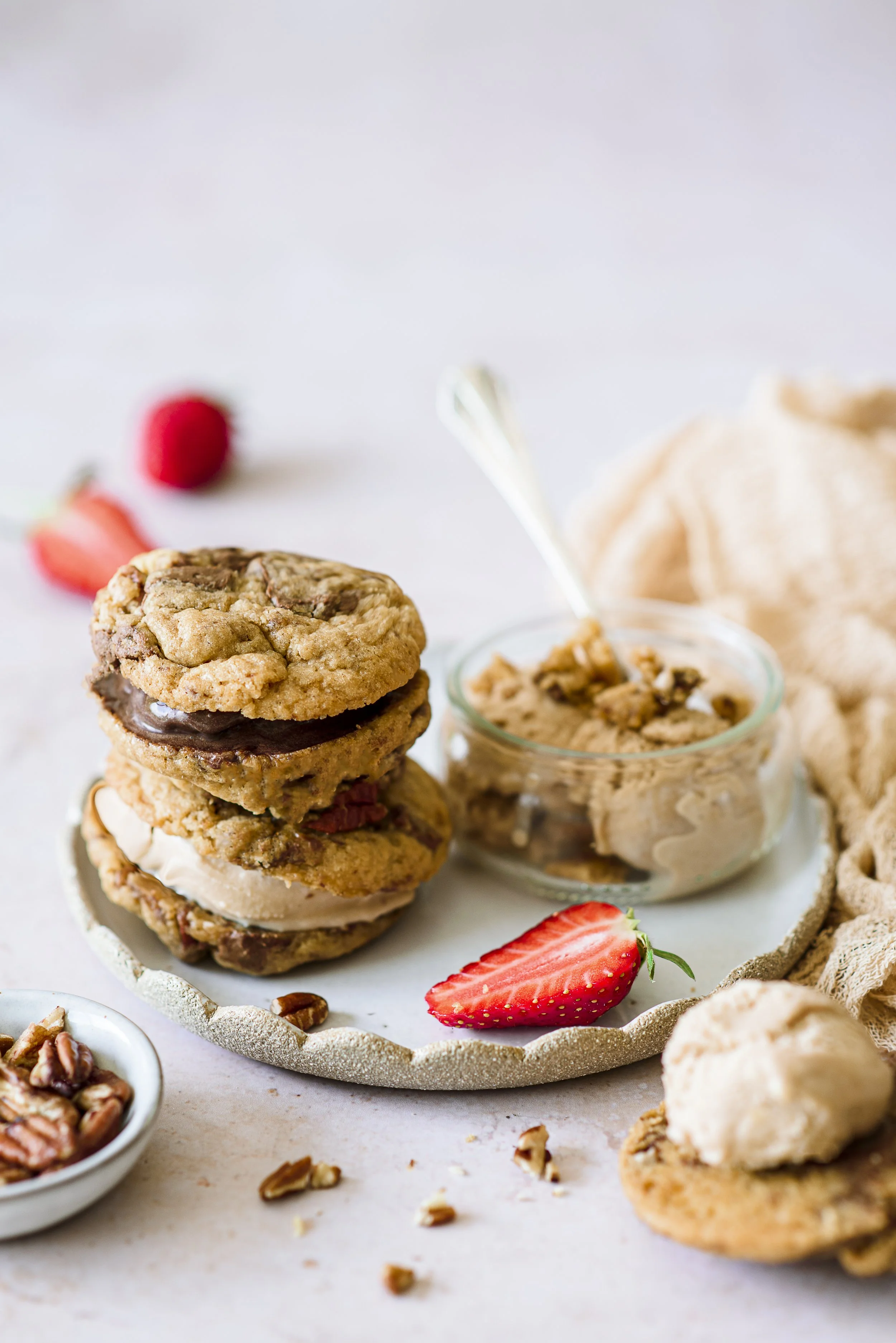 Recette de saison et stylisme culinaire en studio pour Minja &amp; Cara't, photographie food print Sud-Ouest, La Cerise Photo