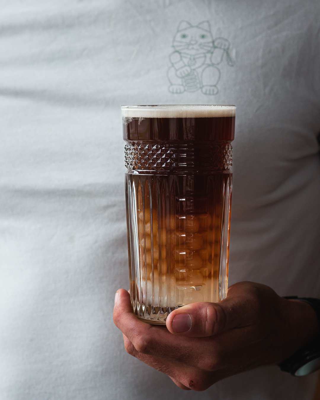 Gros plan sur un verre de bubble tea dans un restaurant de sushi des Landes