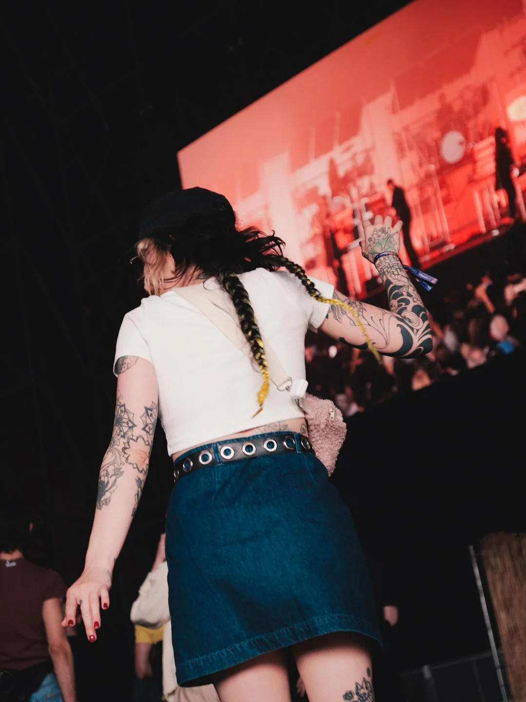 festivaliere-tatouee-danse-scene-concert-we-love-green.jpg