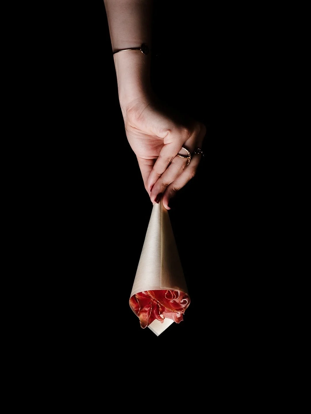 le cornet de jambon pour production d'une série photo produit cohérente pour le jambon de Bayonne