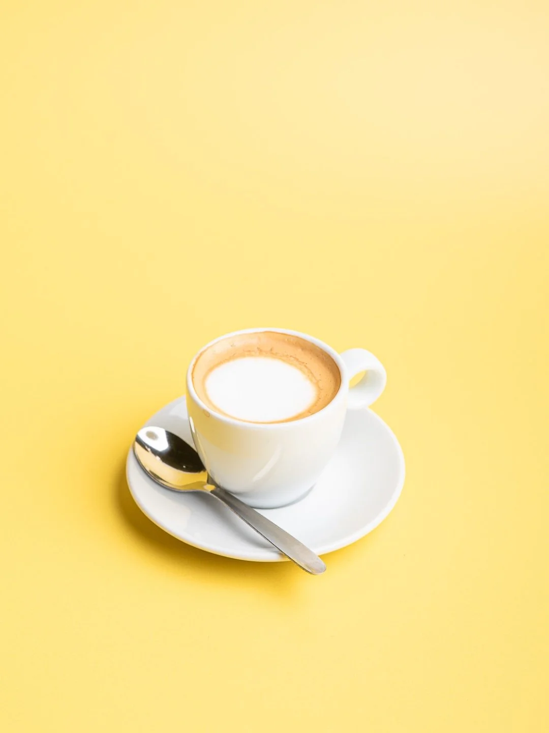 photo café sur fond coloré pour site de commande en ligne