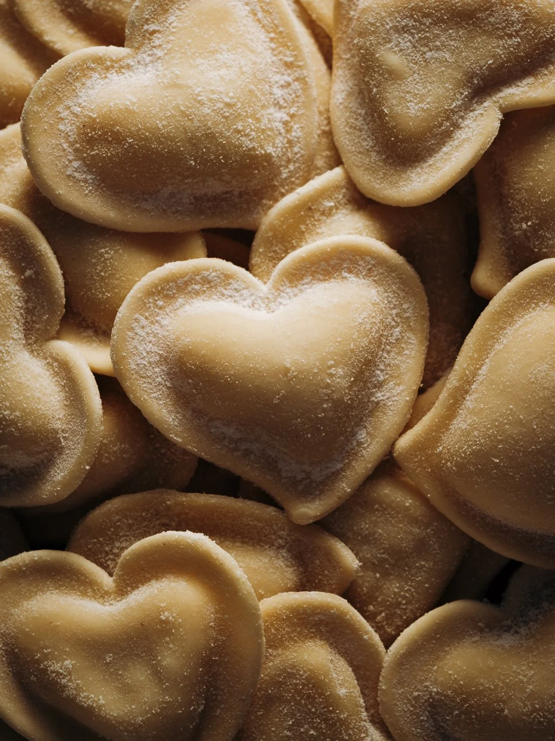 Gâteaux en forme de cœurs recouverts de sucre glace
