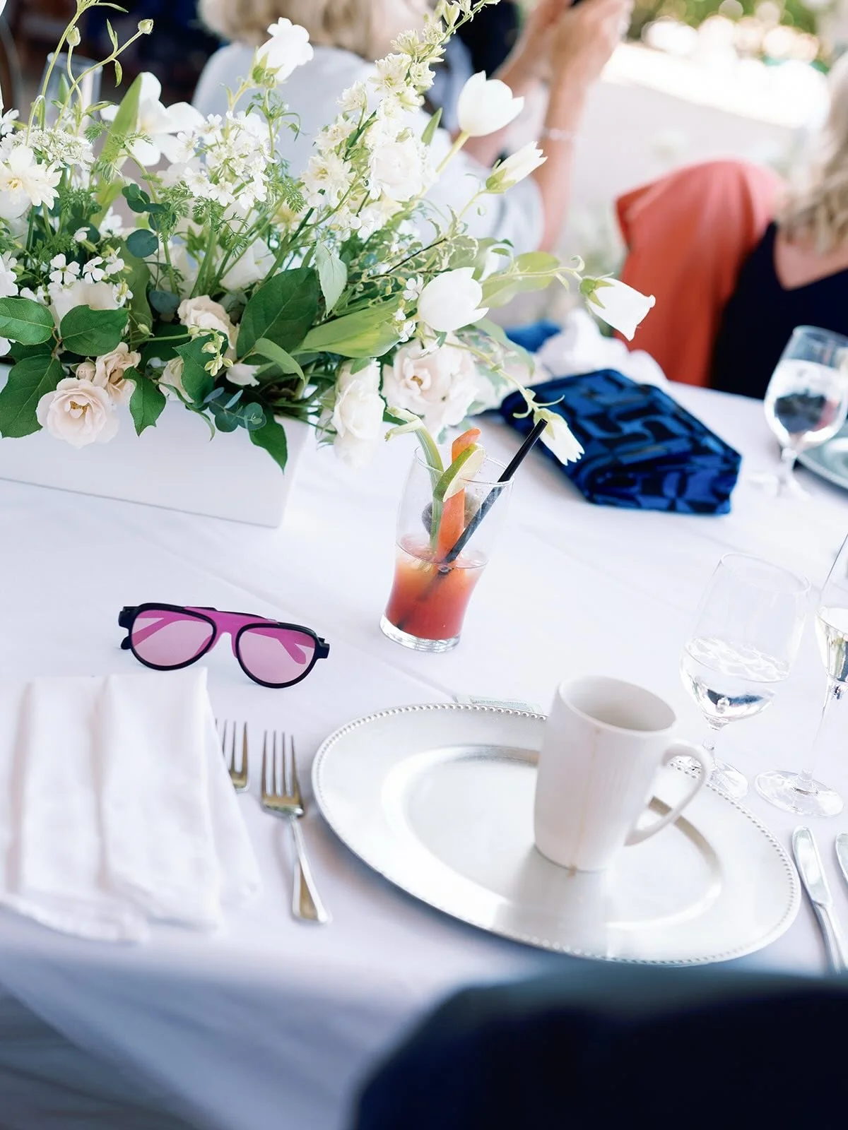 A crisp and classic brunch wedding with Garden of the Gods views ✨

Planning | @sugarwillowevents
Photo | @madisoncottenphoto
Venue | @ggresortandclub
Floral team | @southerncharm_co_tx @sienna_pacella @bdesignfloral_freelancing