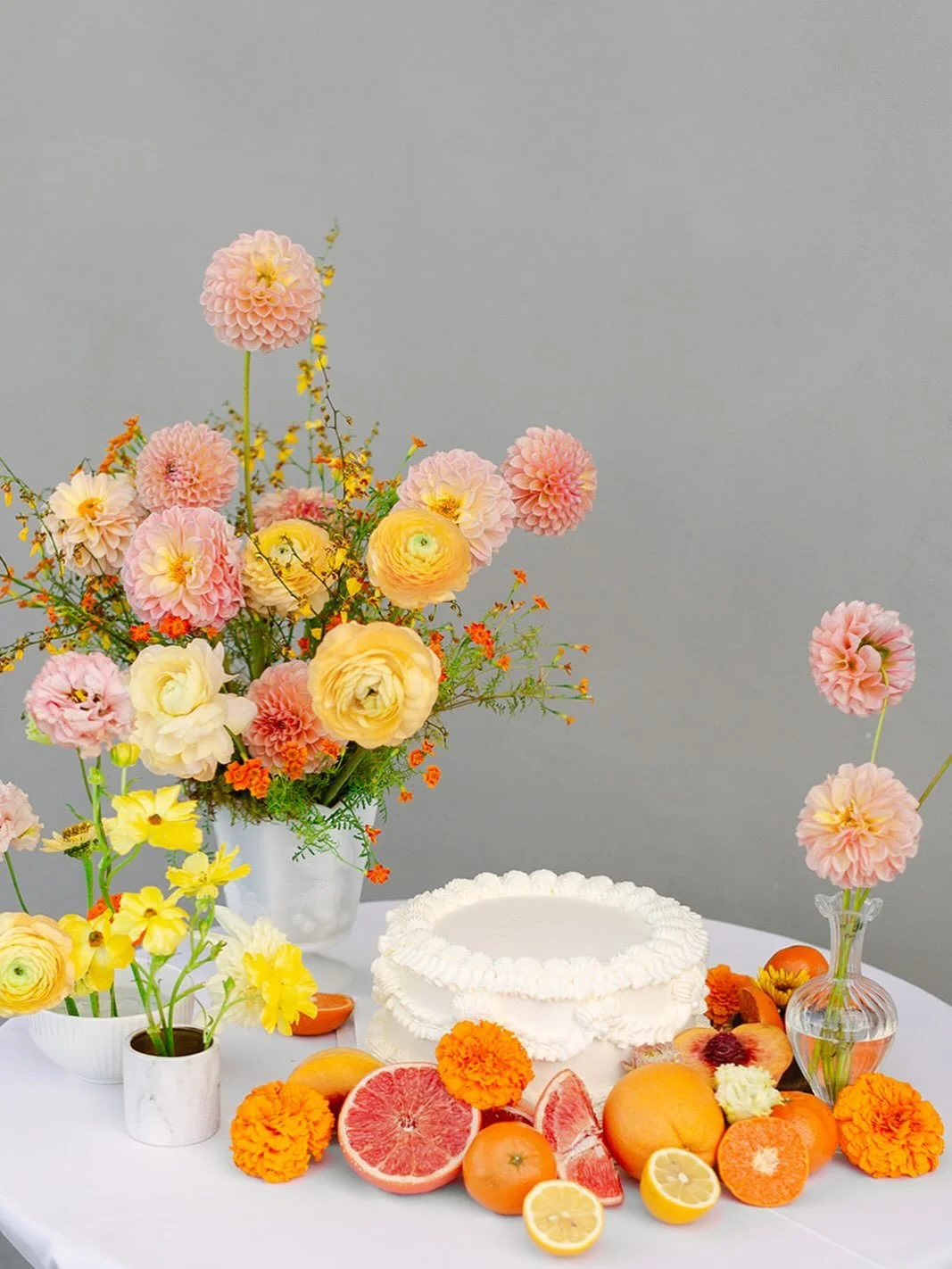 Marigold wedding with a side of citrus 🍋🍊 

Local Flowers: @ellens_flowers and @gathermountainblooms 
Planner: @whitepinedesigns.co
Florist: @kind_floral
Photographer: @aliviajoyco
Rentals: @copartyrentals
Cake: @chopstixfusionandcakes
Bar: @peakbe