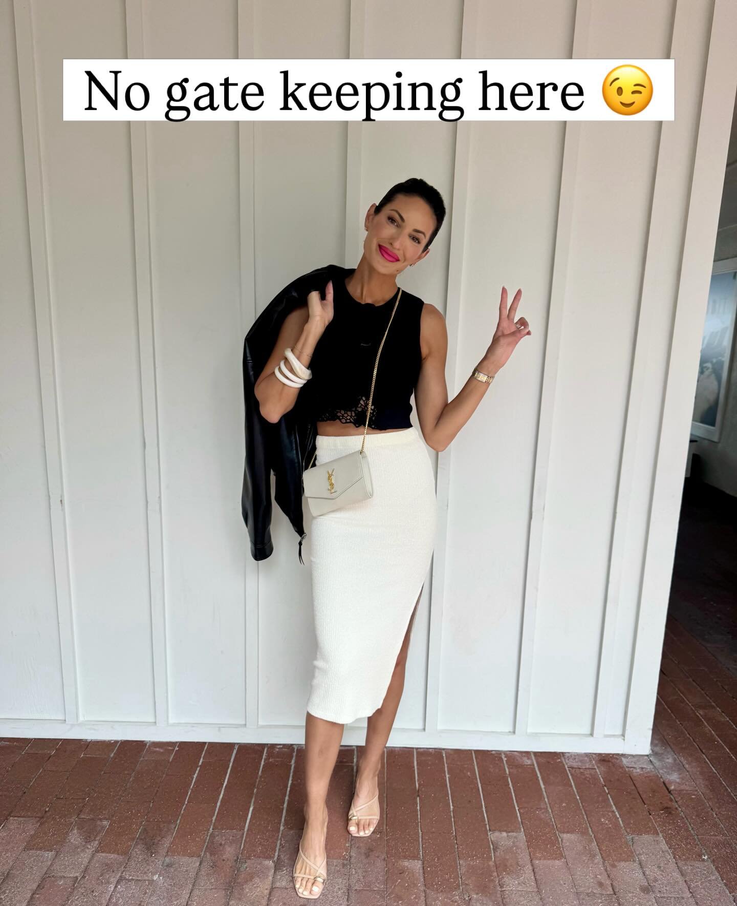 No gate keeping here😉! The last pic is hands down my current favorite bright lipstick! Its gorgeous with MAC lipliner in &ldquo;lasting sensation&rdquo; and I wish you could smell the vanilla oil through this post 😂🙏🏼☀️It&rsquo;s all so pretty 💕