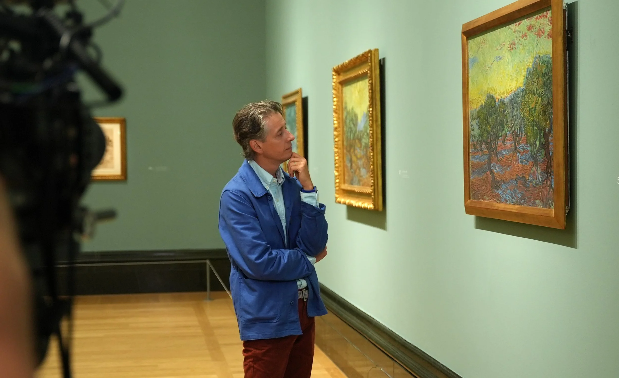 27 Lachlan Goudie filming at National Gallery © David Bickerstaff.jpg