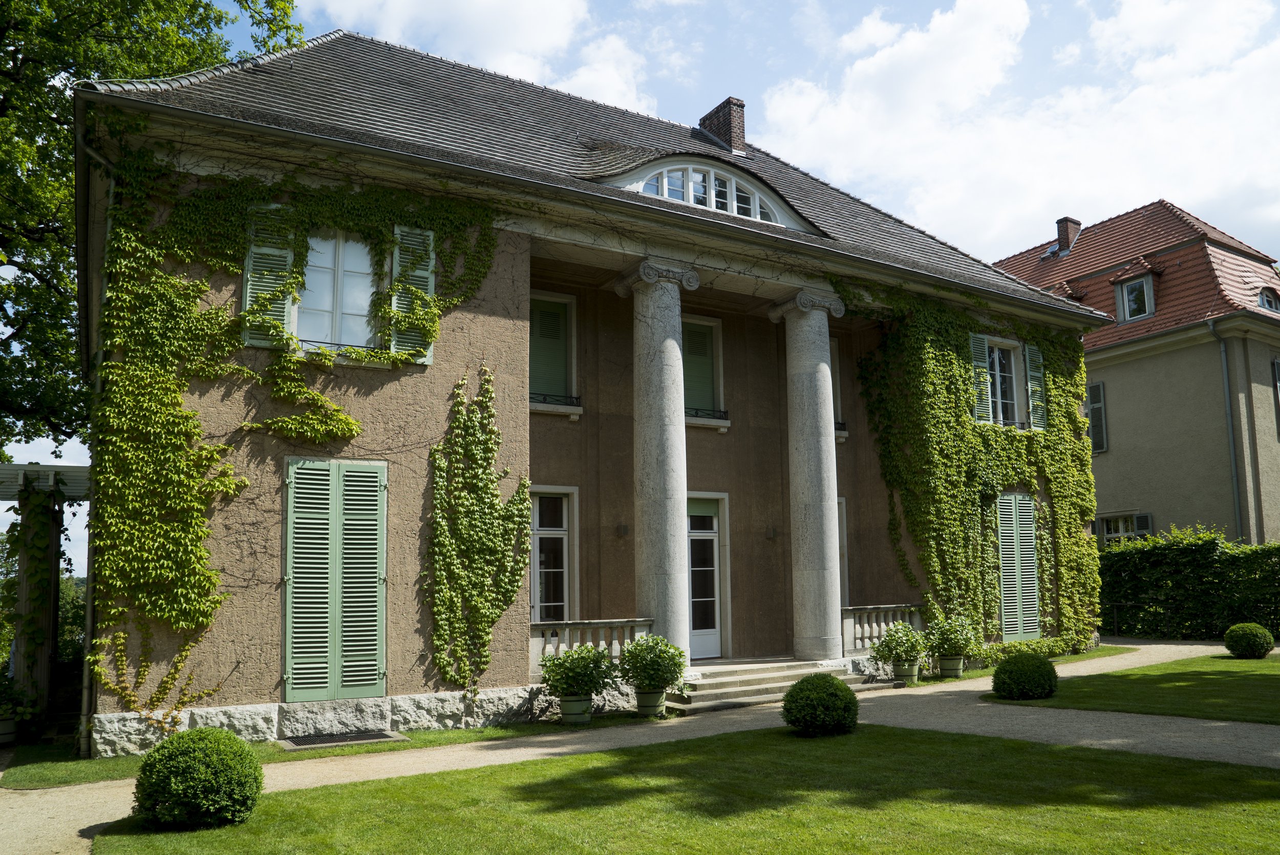 EOS Painting the Modern Garden_Lieberman Villa_03 © EXHIBITION ON SCREEN, David Bickerstaff.jpg