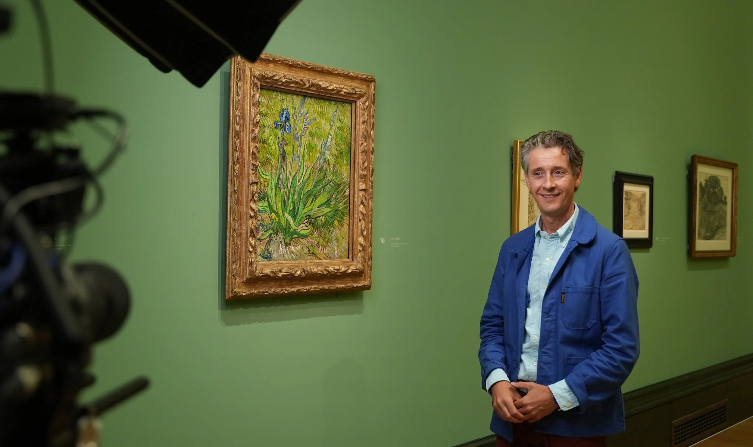 23 Lachlan Goudie filming at National Gallery © David Bickerstaff.jpg