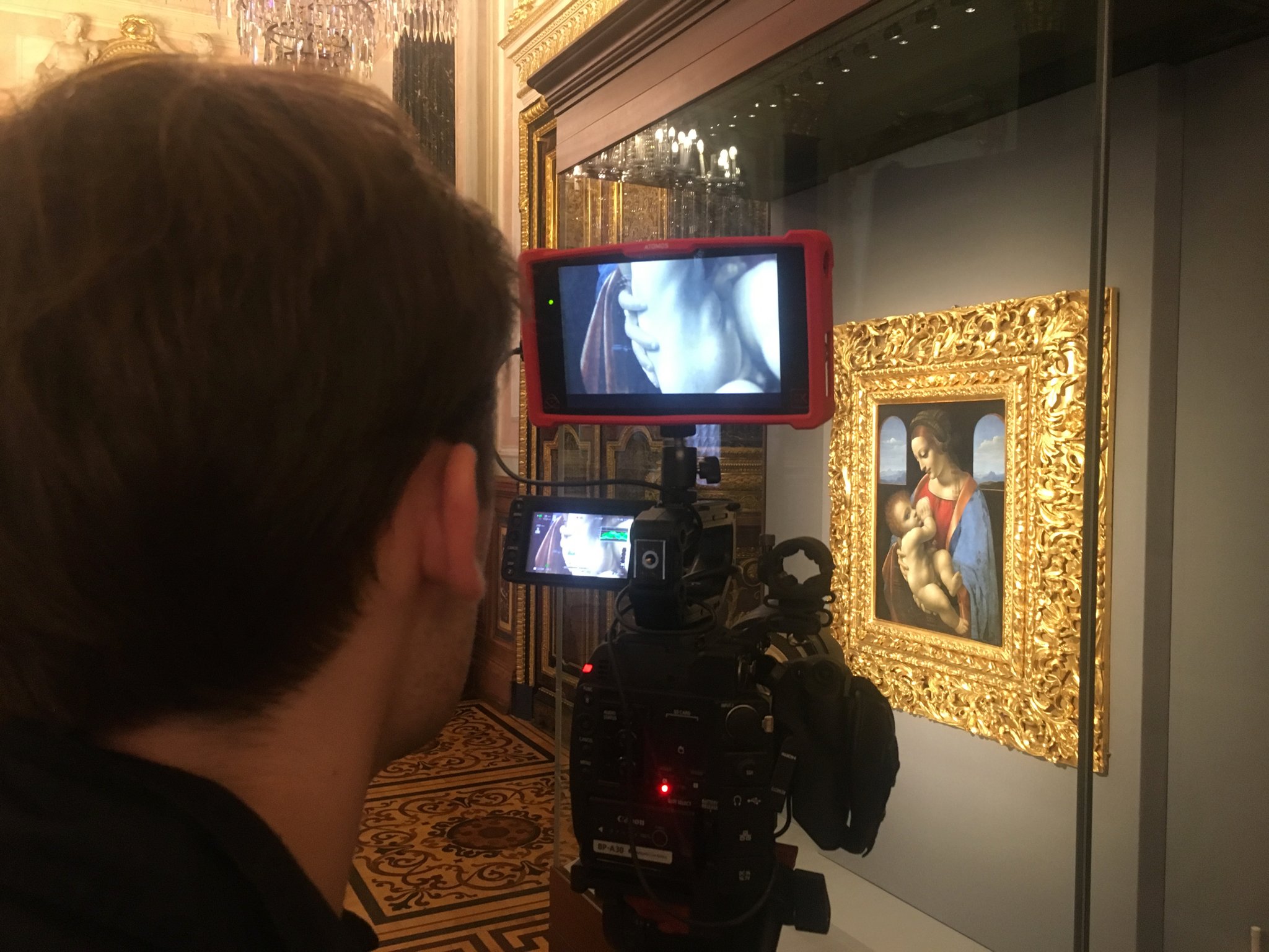 Filming Madonna Litta by Leonardo, Hermitage Museum, St. Petersburg © EXHIBITION ON SCREEN.jpg