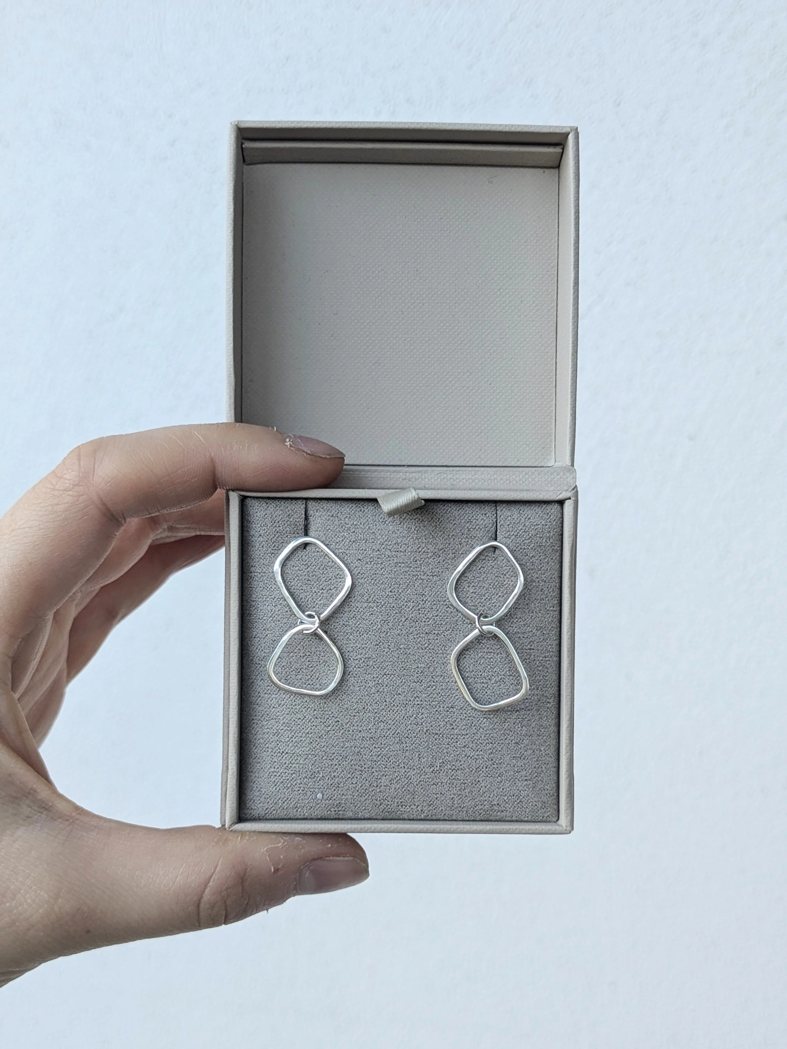 silver_asymmetric_chain_earrings_box_KH.jpg