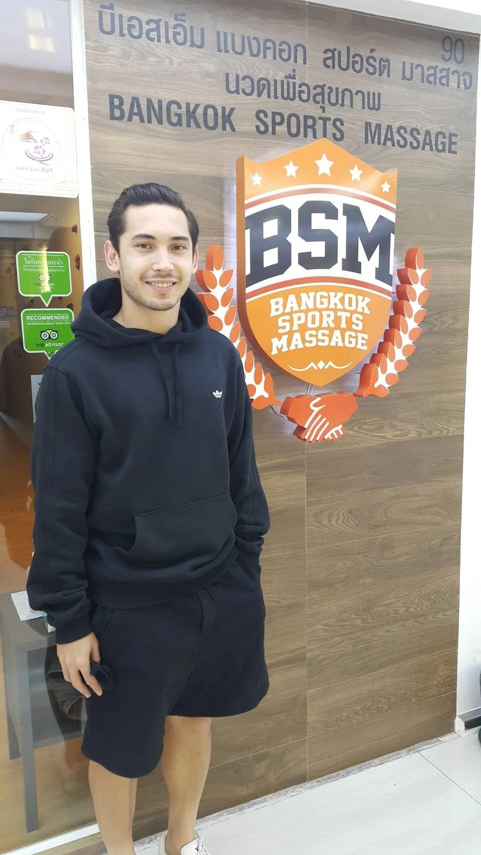 คุณอเล็กซานเดอร์ กษิดิศ ซีกฮาร์ท นักฟุตบอลอาชีพ