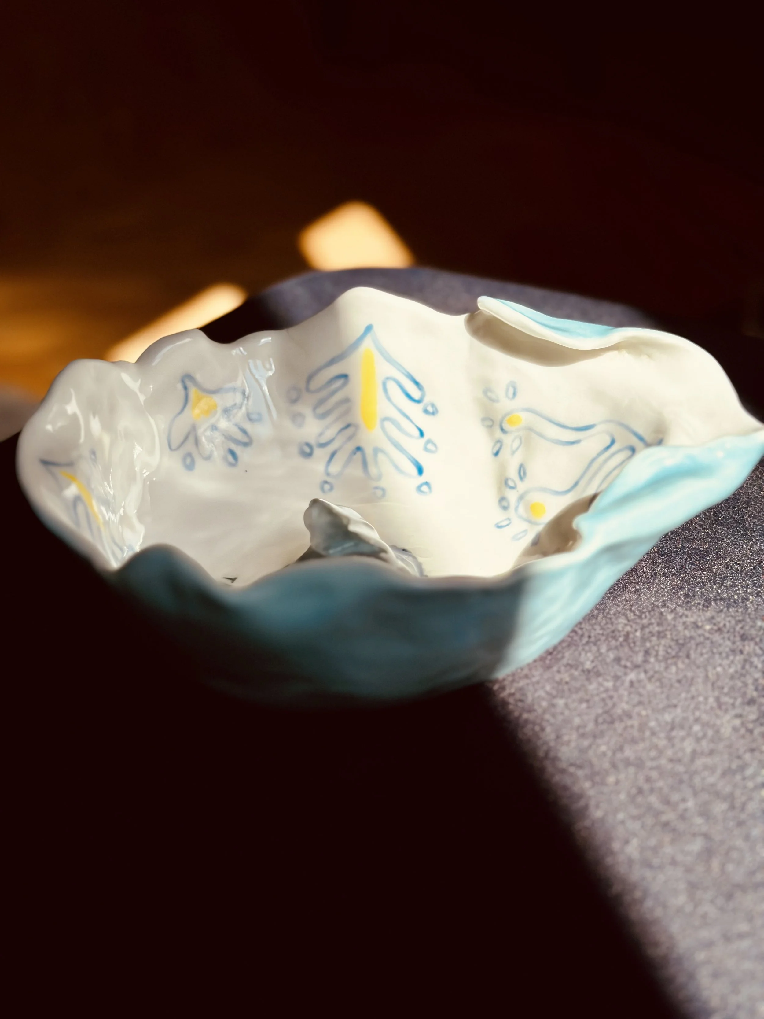 Porcelain pinched by hand and hand painted