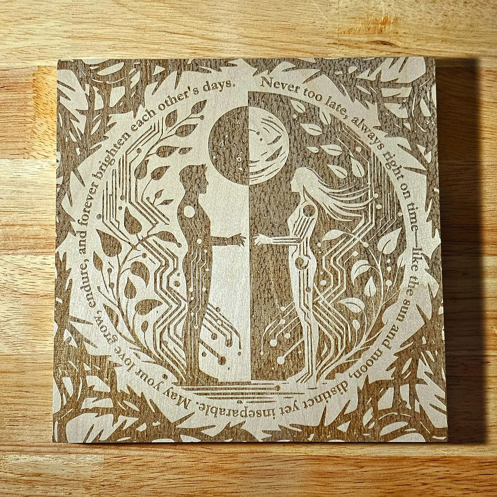 Gravure personnalisée sur toiles en bois.