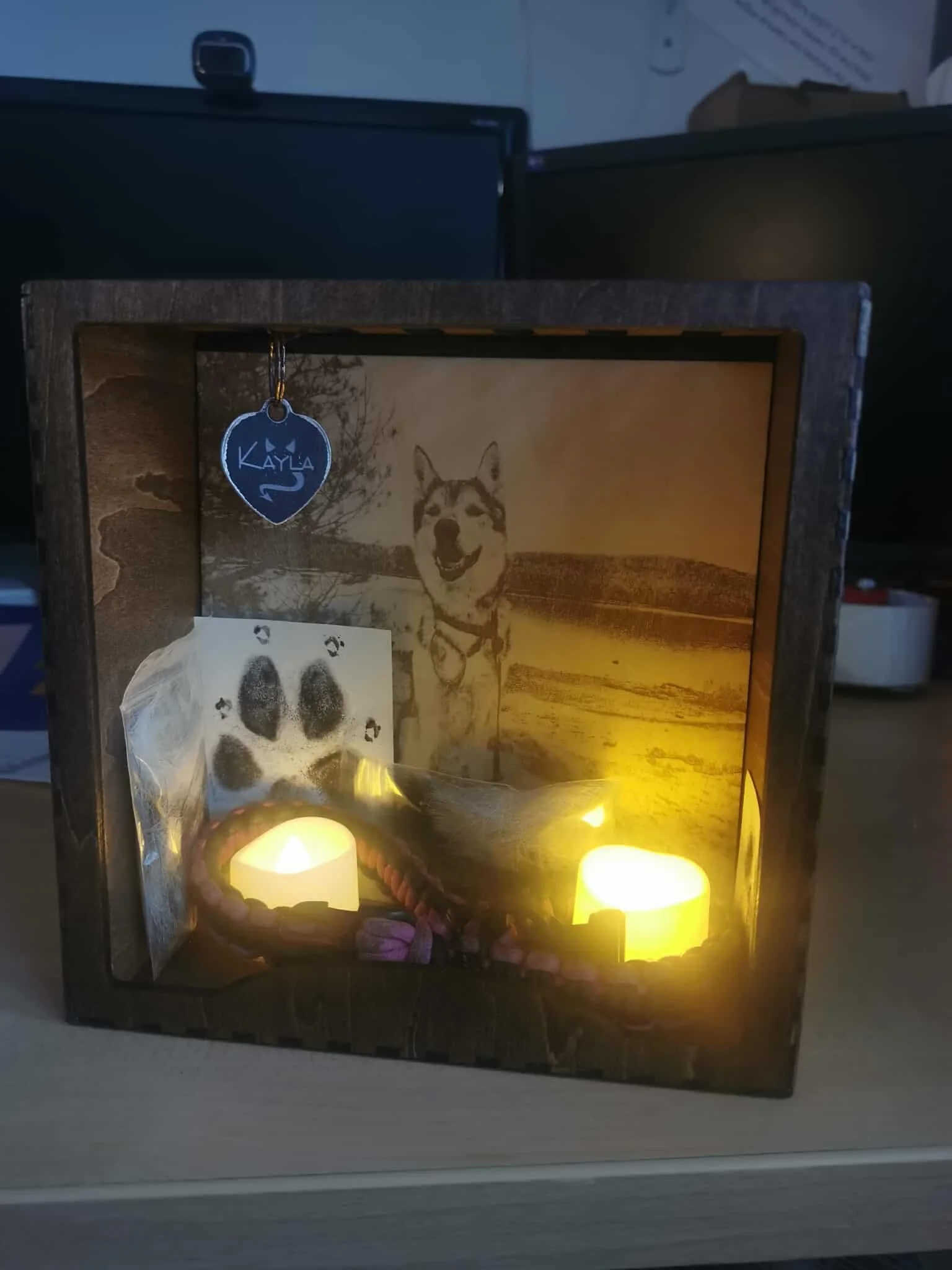 Boites mémorial unique pour « Kayla ».