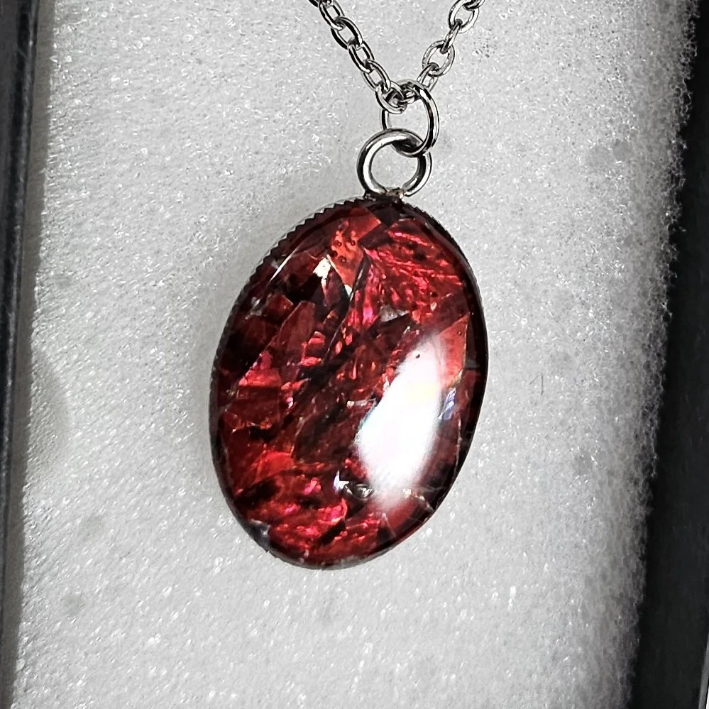 Pendentif en Ormeau rouge.