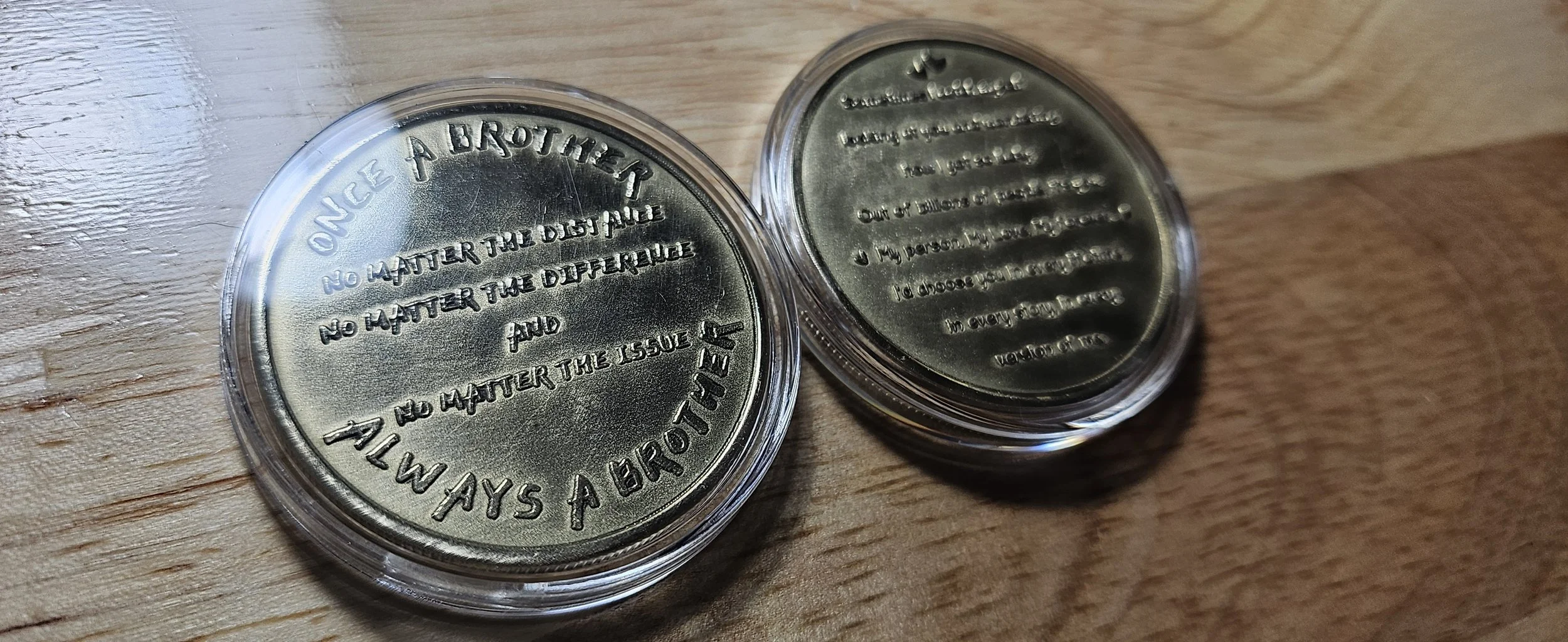 Deux pièces en laiton personnaliser. Side A