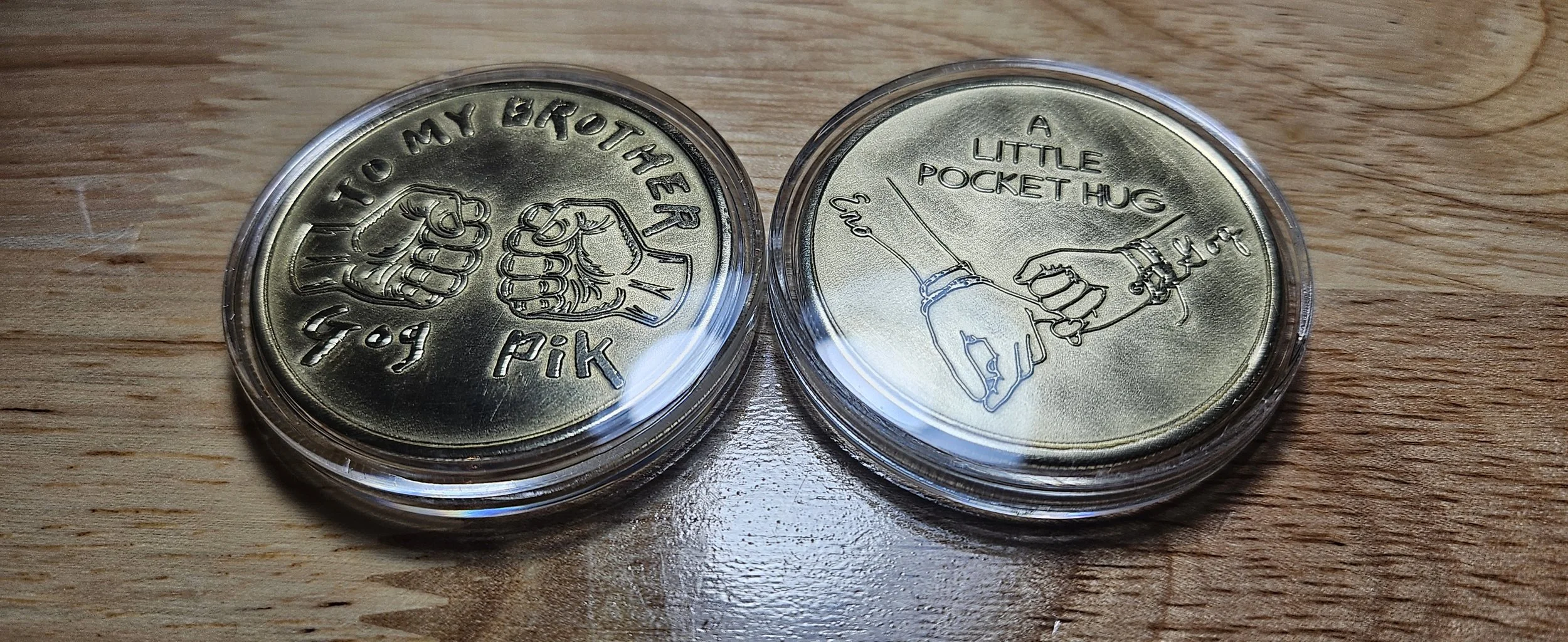 Deux pièces en laiton personnaliser. Side B