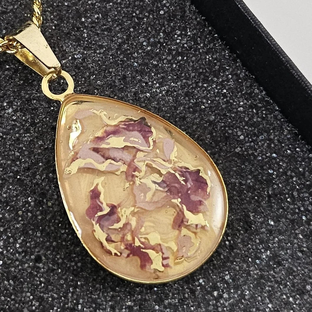 Collier Vintage Peint à la Main avec Chaîne Dorée