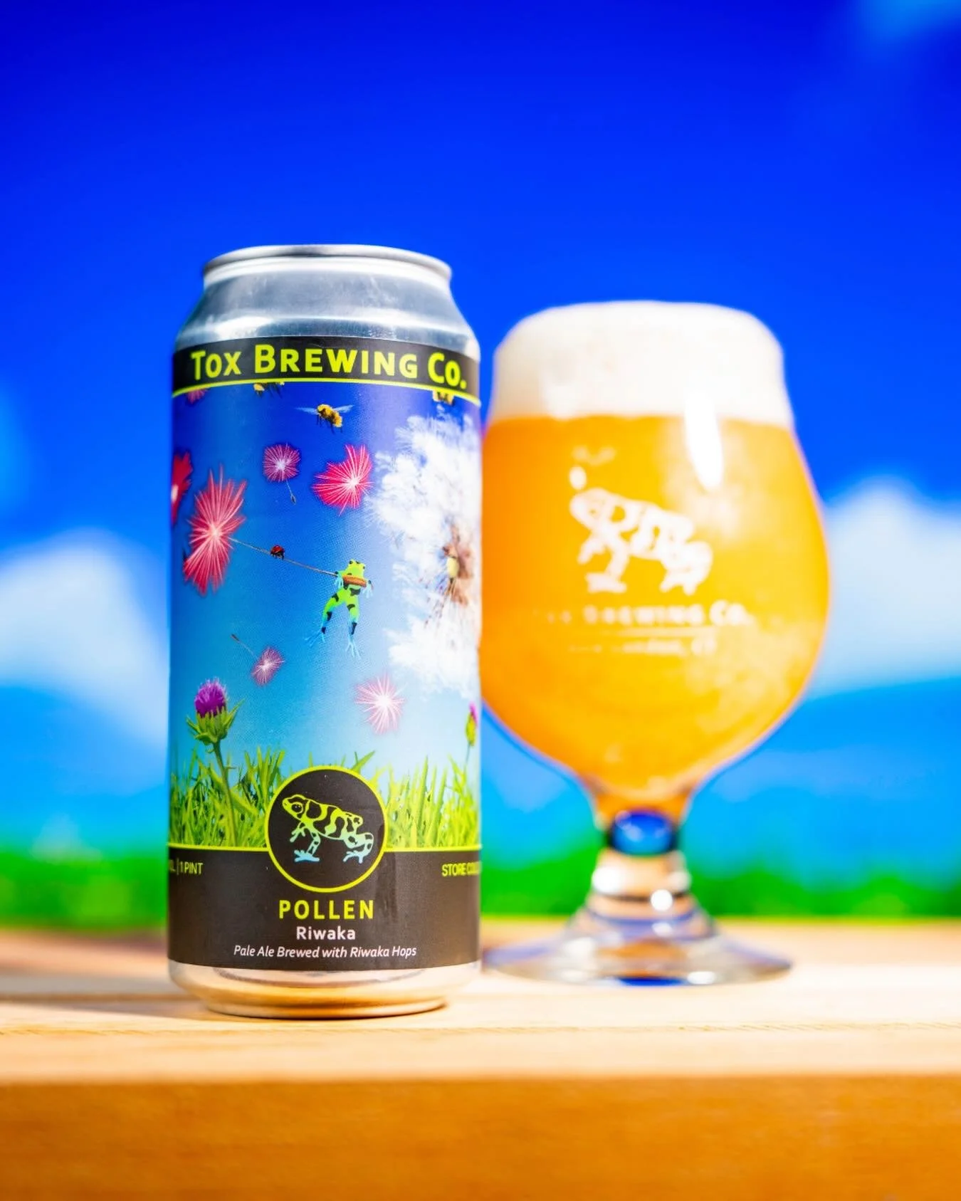 At 5.8%, Pollen showcases a single hop and this version features our @freestylehops selection of Riwaka. Pouring a fluffy golden straw colored haze, it has notes of ripe pink grapefruit, and tropical fruits like passionfruit. Also has underlying note