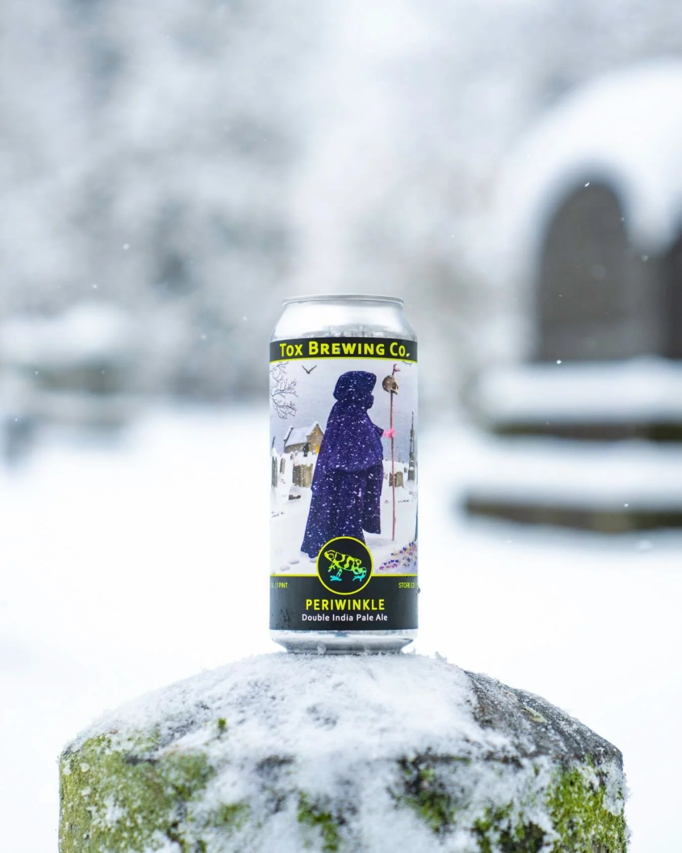 We are open today. It's cozy in here. We have plenty of Stoutmas leftovers and fresh brick oven pizzas to keep us warm.
.
Proper snowfall calls for proper Periwinkle glam shots from @mintproductionco