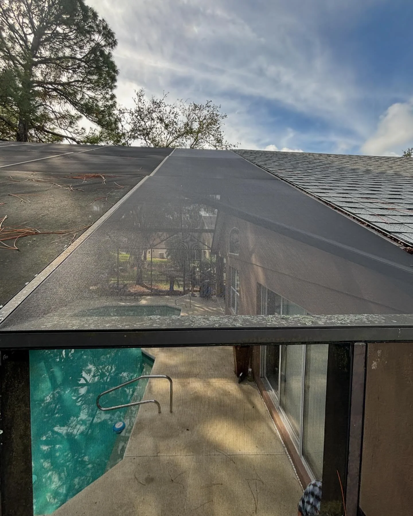 Night and day difference😎 At Vance our mission is to bring only the highest quality of work to the table, a satisfied customer is a satisfied Vance #screen #screenitright #qualitycontrol #nomorebugs #satisfying