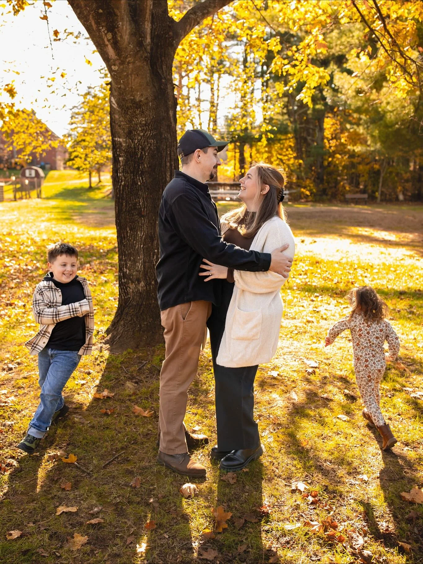 Where to begin with this family. Mom is a literal hair magician, Dad is the calm to everyone&rsquo;s storm, and these kids? Just pure sunshine. When I first found out that @britbrocbalayage &lsquo;s middle name is Karla&hellip; I knew we were clearly