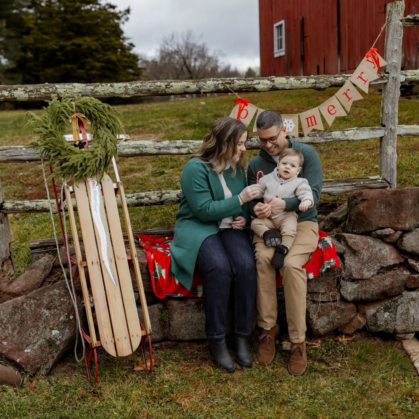 SURPRISE!! One more spot is open for the Mini Vault deal I&rsquo;ve been running all weekend!! 2 mini sessions for 1 price of $350. Pick 2 mini sessions next year and get priority scheduling! 

That&rsquo;s it. That&rsquo;s the post. Comment &ldquo;V