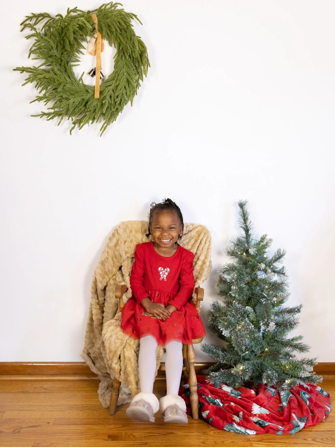 Happy Friday!  I love how these in-home daycare Holiday photos turned out. They may be small, but their personalities are big, and every kid showed up ready to steal the whole show 😊🎄