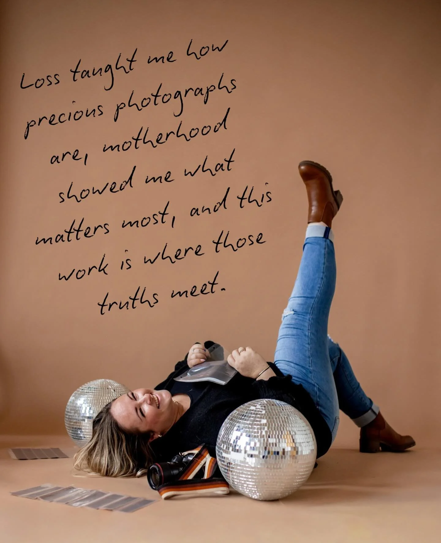 Hey, I&rsquo;m Karla! I&rsquo;m a wife &amp; boy Mom. I chase light and convince people they aren&rsquo;t as awkward as they think they are.🤪 Trust me- we have FUN during photoshoots &amp; maybe even become BFFs after! 

I do this work because losin