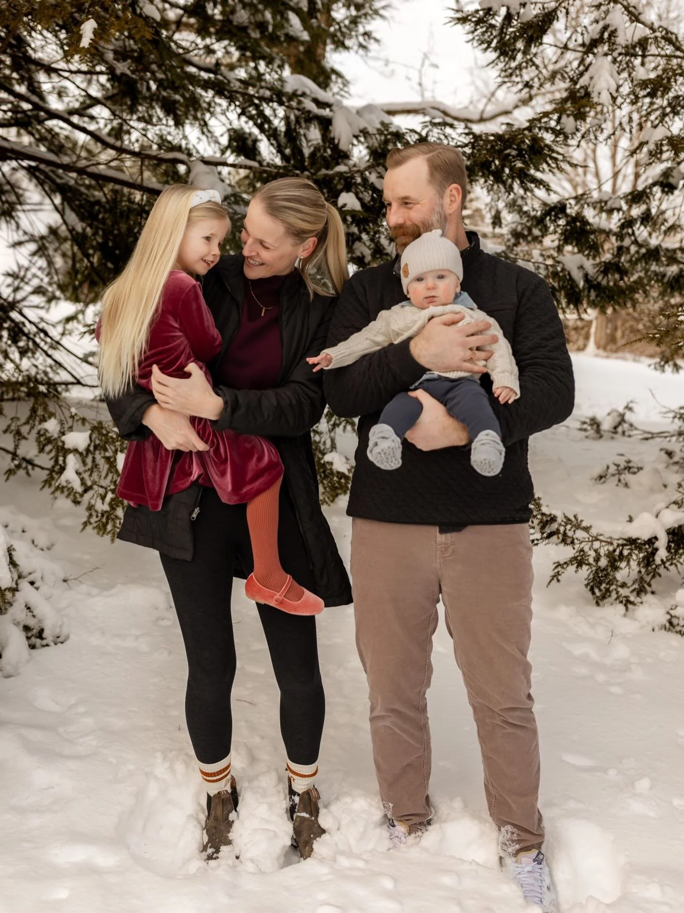 This season. This version of your littles. This is the stuff you&rsquo;ll miss someday.  Now booking family sessions for 2026 🤍